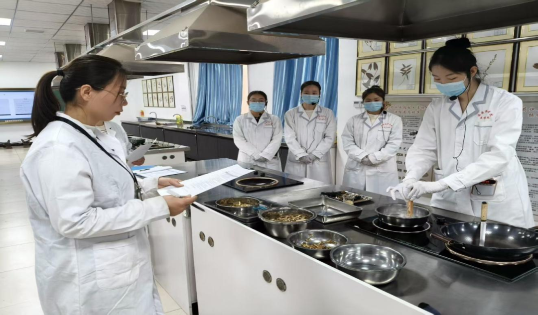 西安海棠职业学院成功举办中药传统技能大赛