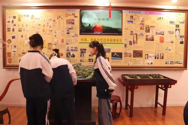历史课太枯燥？西安东方职业高级中学这位老师如何让学生沉浸式 “穿越” 历史1.png