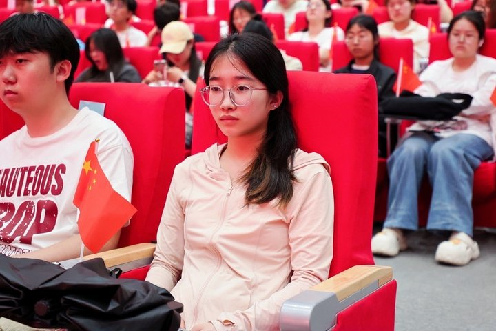 西安明德理工学院隆重举行2025-2026学年“五四”表彰典礼暨明德信仰公开课！