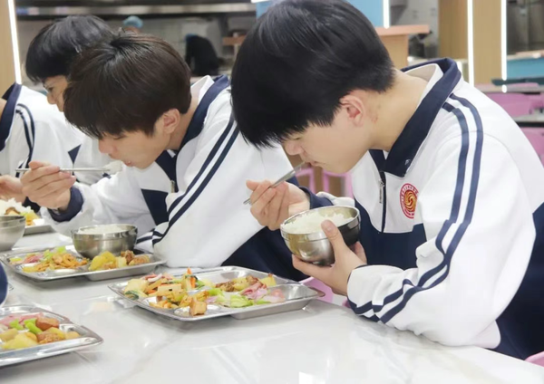 筑牢安全防线，守护美好"食"光 | 西安东方职业高级中学召开校园食品安全会