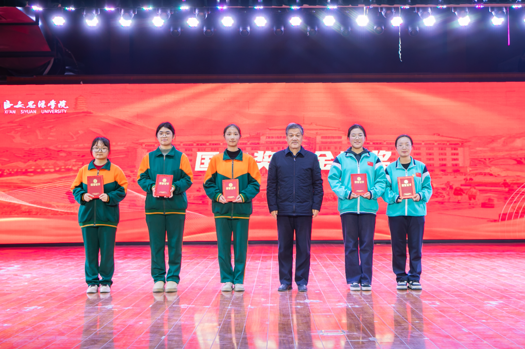 西安思源学院隆重举行“到延安去”·三秦学子圣地行研习成果汇报会