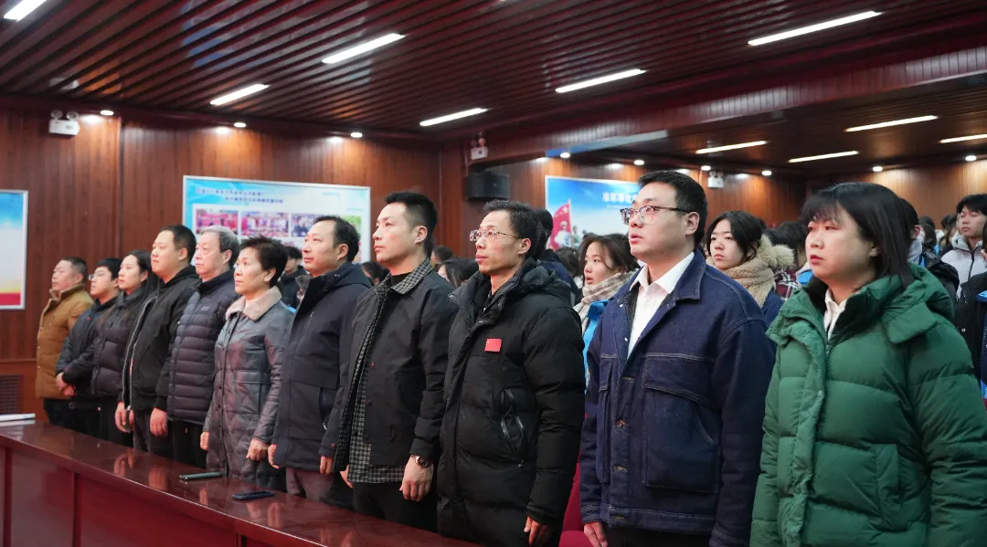 西安生物医药技术职业学校举行升旗仪式暨国家奖学金颁奖典礼，共鉴榜样力量，展望奋进新程