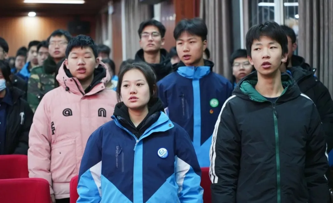 西安生物医药技术职业学校举行升旗仪式暨国家奖学金颁奖典礼，共鉴榜样力量，展望奋进新程