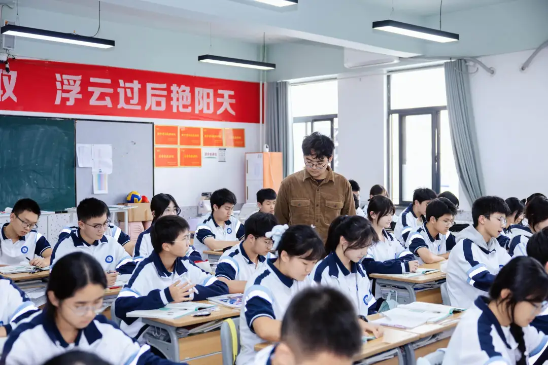 西安现代综合职业高中曹柏瑞在2025“朱雀杯”上荣获了全国二等奖。