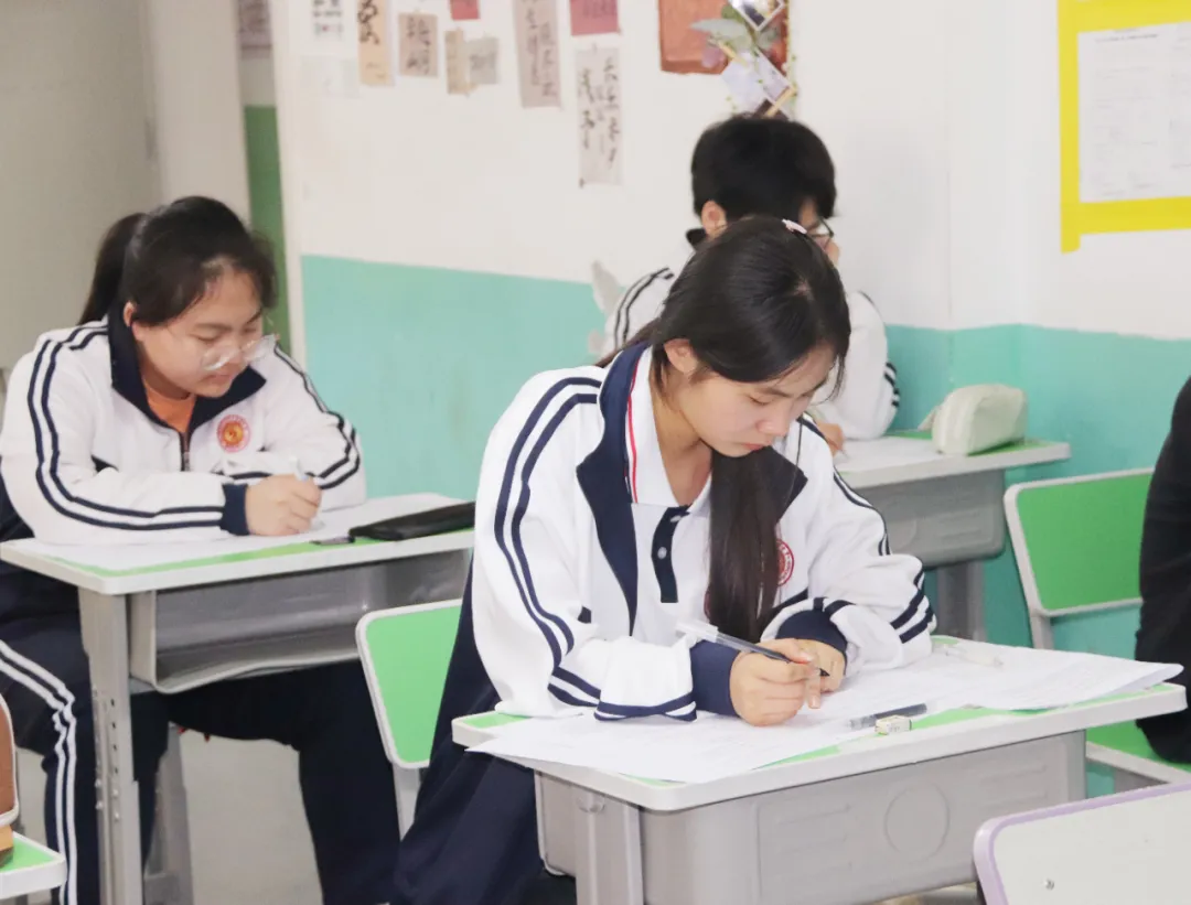 西安东方职业高级中学2024-2025第二学期期中考试纪实